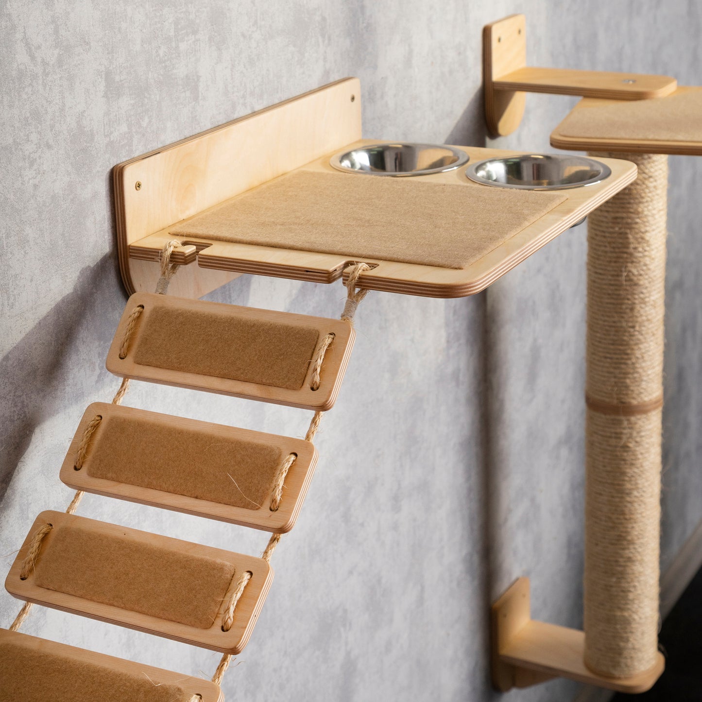slow cat feeder, cat bridge, cat scratch post