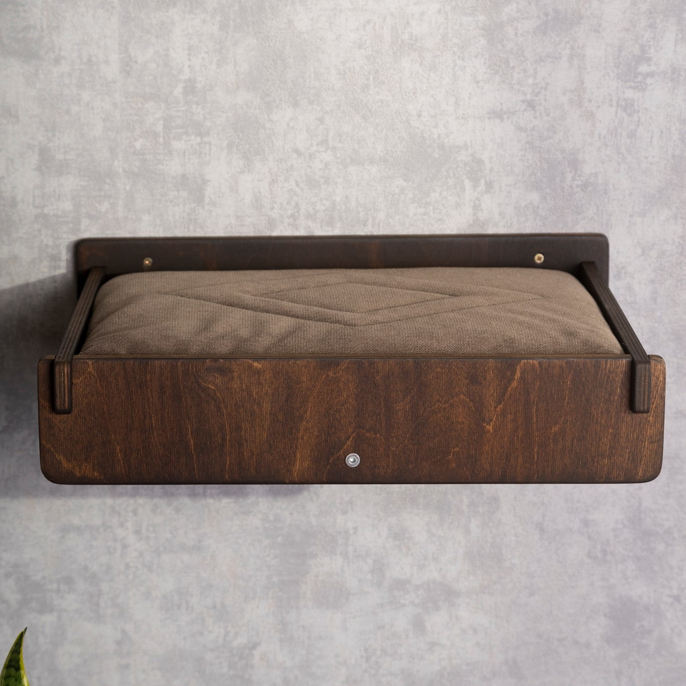 elevated cat bed, color wenge