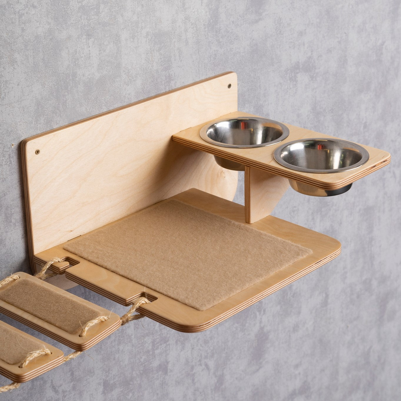 Stylish Cat Bridge and Feeder Combo - Perfect for Entertaining and Feeding your Feline Friend!