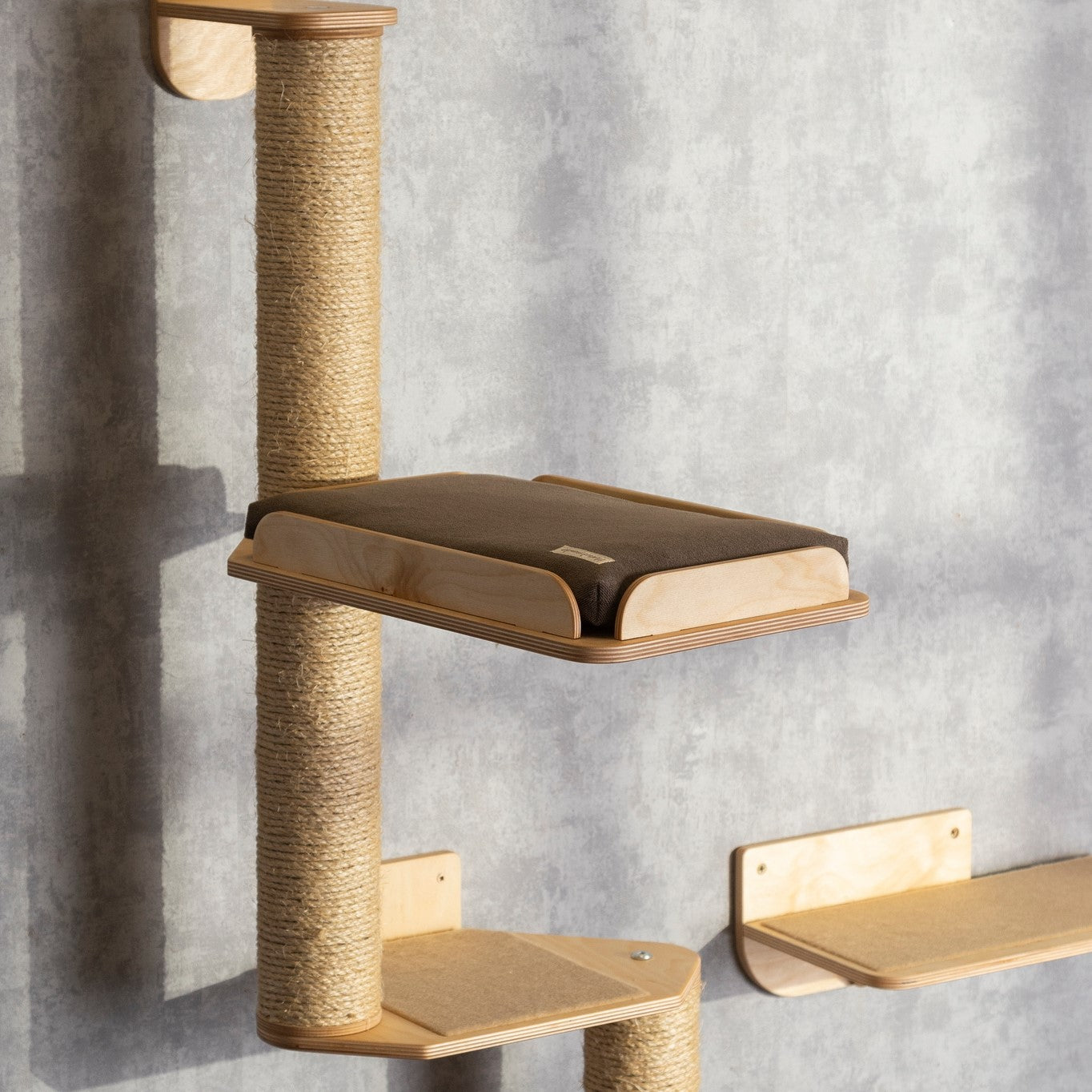 Luxurious Cat Tree with Integrated Shelves, Cat Bed and Cat Feeder- A Comfy Spot for Rest and Play