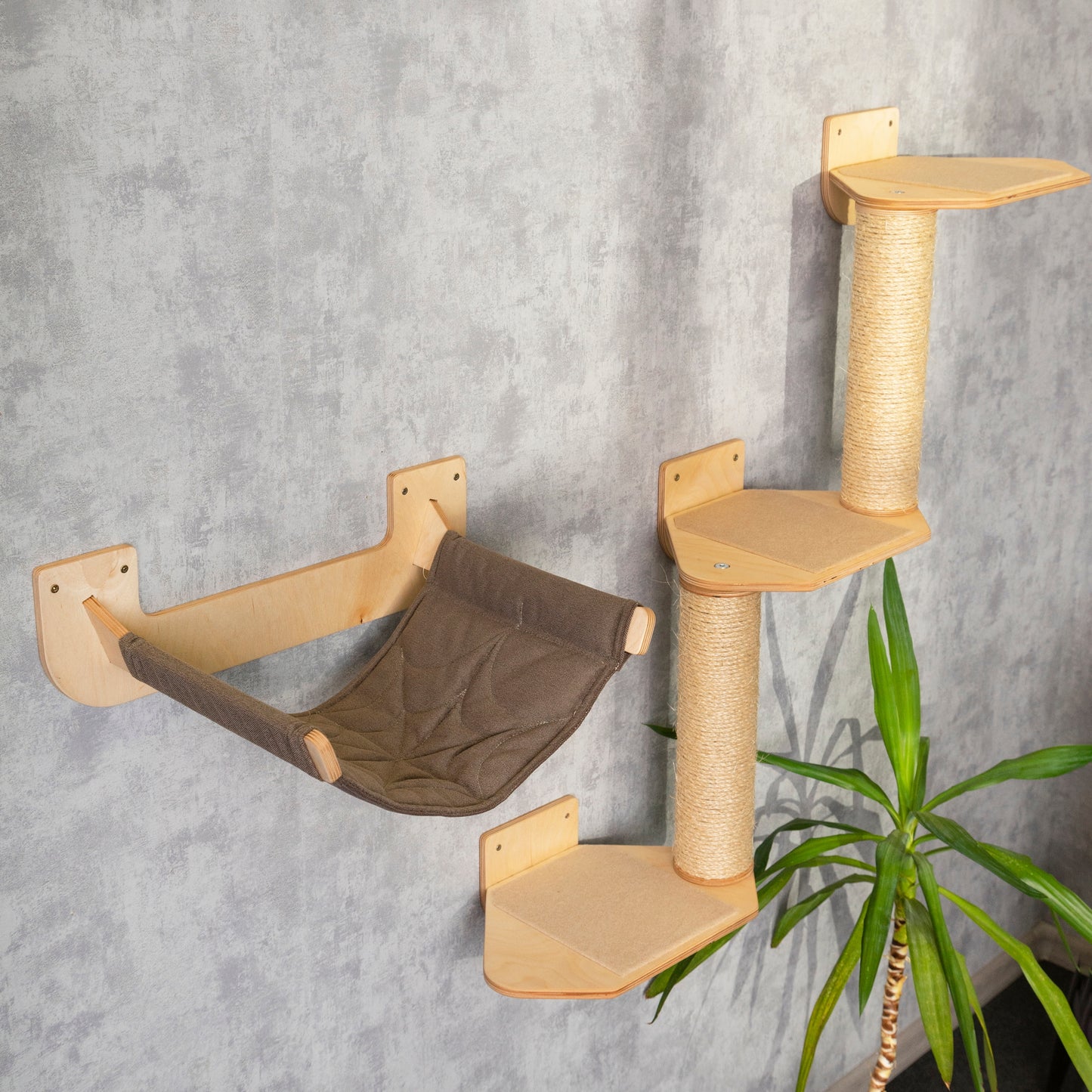 Luxurious Cat Hammock & Scratching Post: Spoil Your Feline Friend with Style