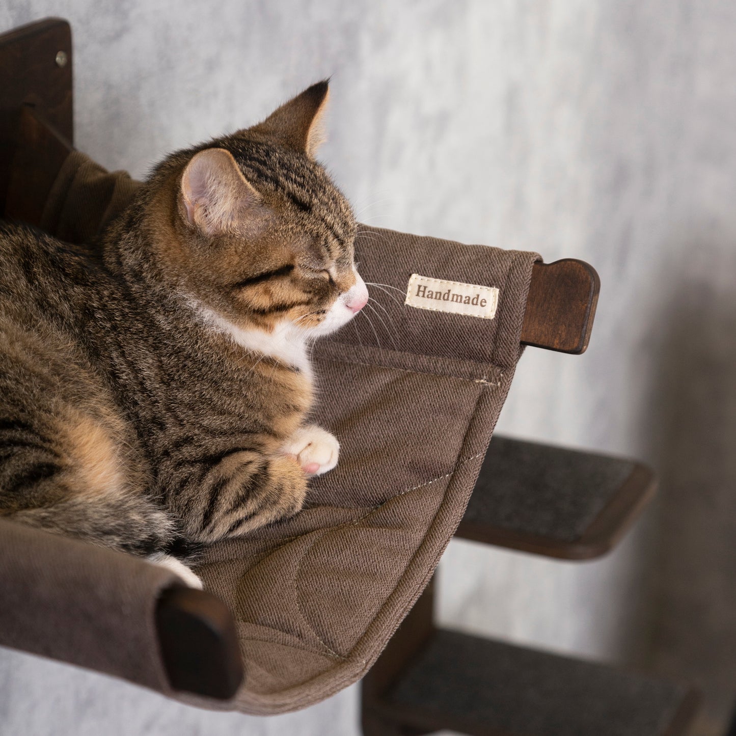 Stylish Cat Hammock and Cat Steps Set - Help Your Feline Reach New Heights in Comfort