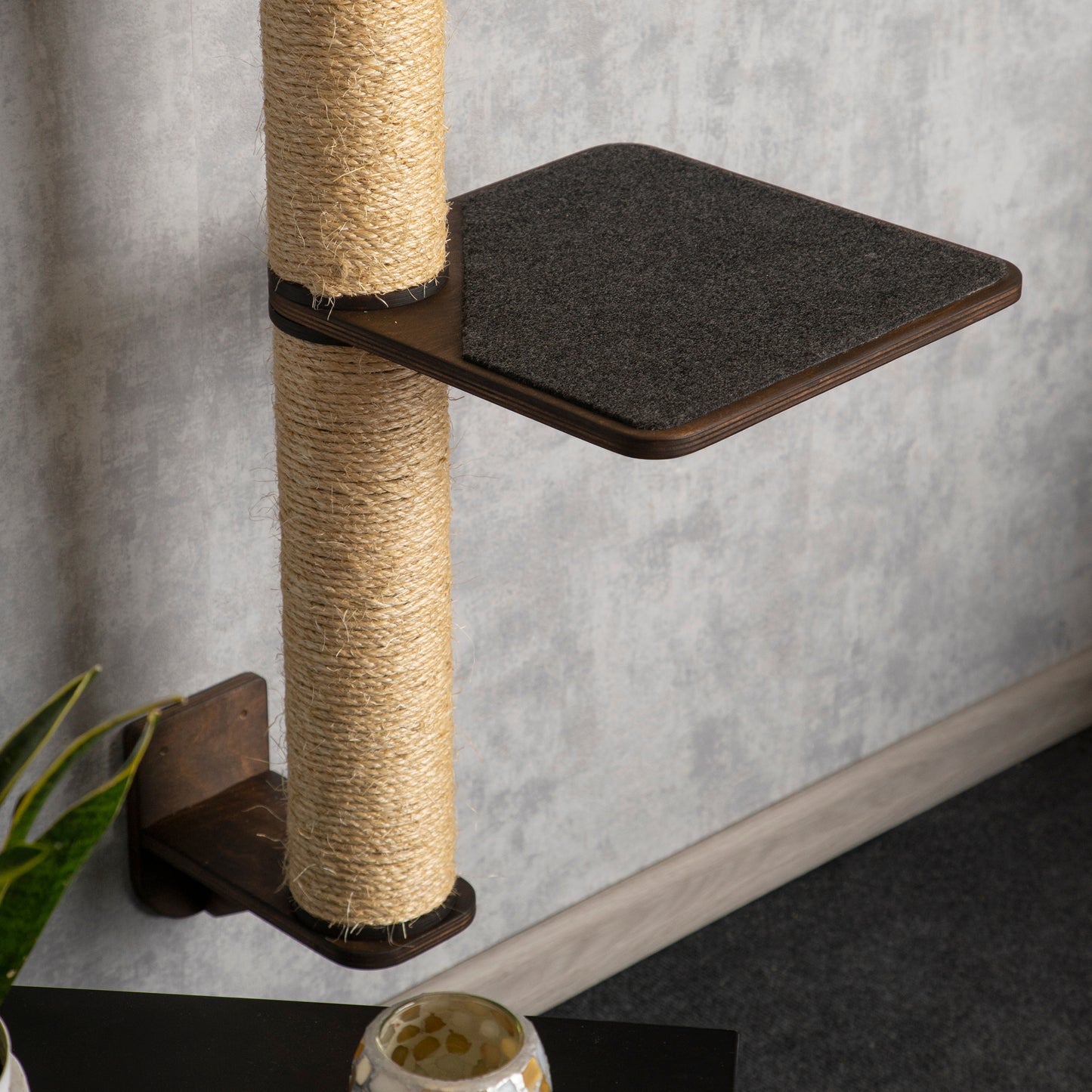 Luxurious Cat Tree: Multi-Level Climbing Haven for Your Feline Friend