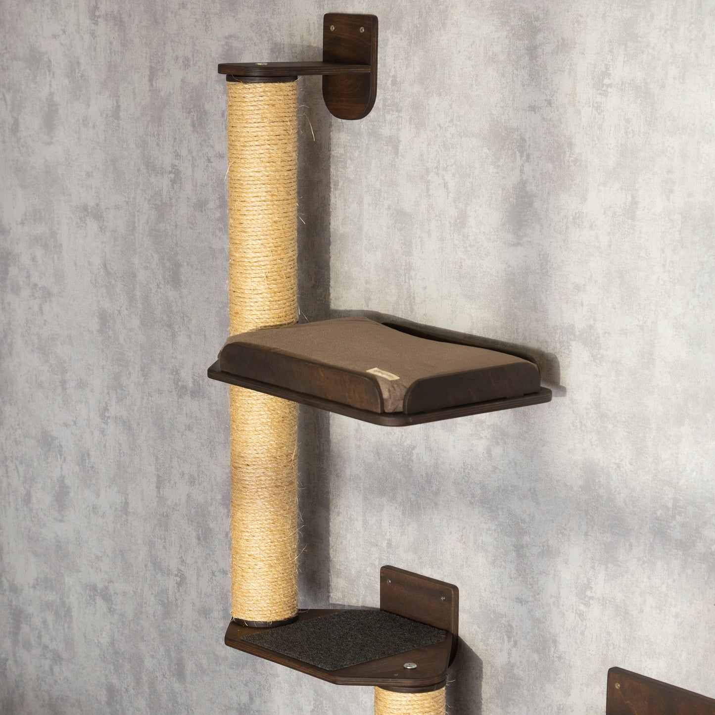 Stylish Cat Tree & Cat Shelves with Built-in Cozy Bed - A Space-Saving Solution for Your Feline Friend