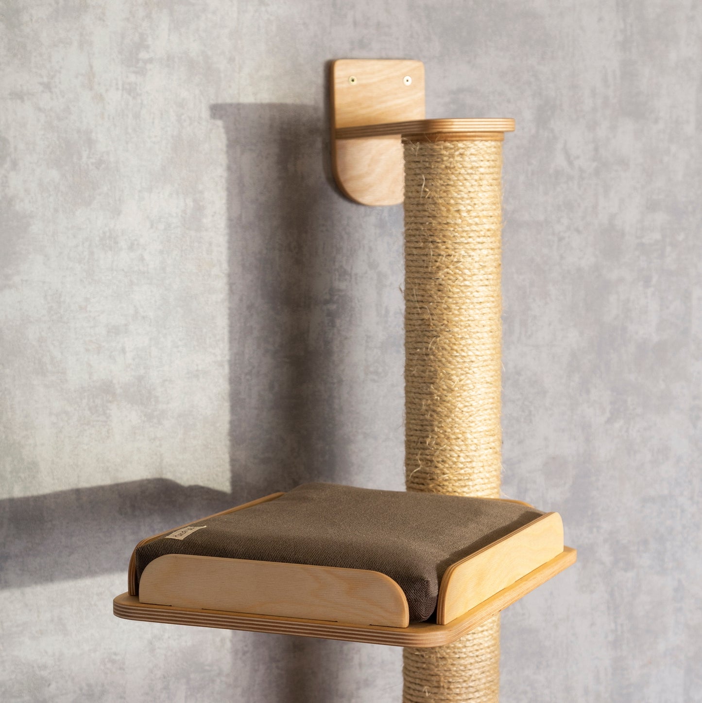 Stylish Cat Tree & Cat Shelves with Built-in Cozy Bed - A Space-Saving Solution for Your Feline Friend