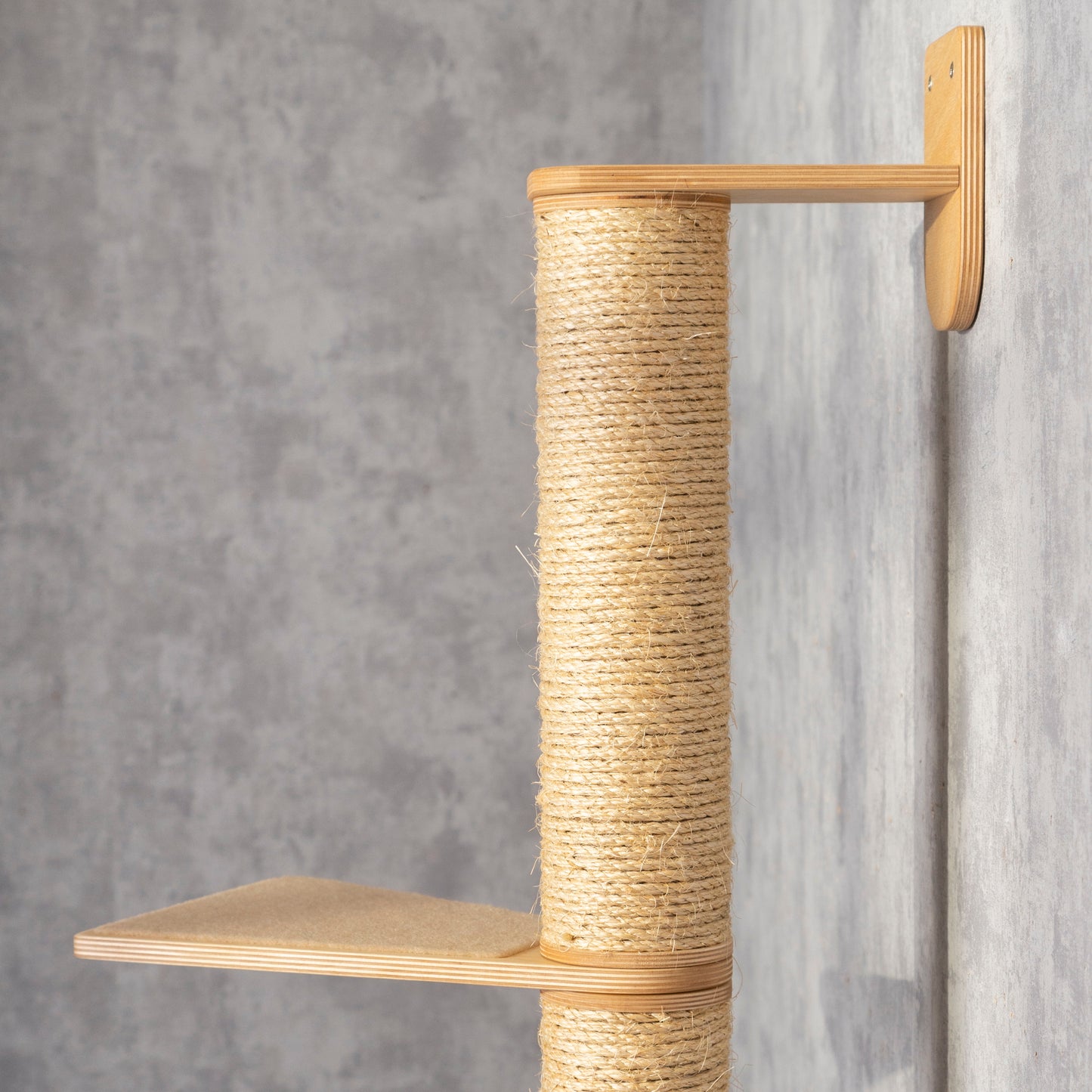 Stylish Cat Tree with Adjustable Shelves - Perfect for Playtime and Relaxation