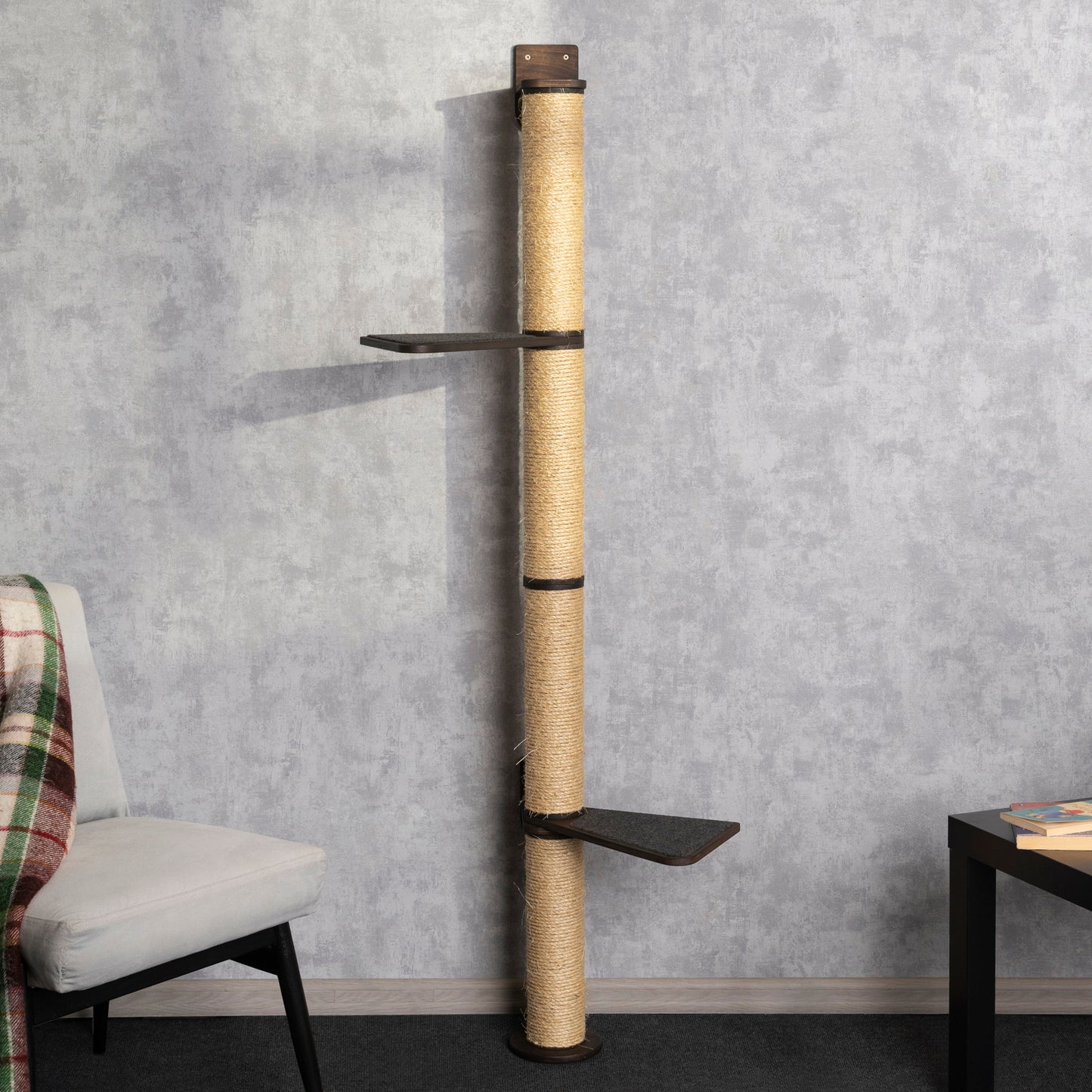 Stylish Cat Tree with Adjustable Shelves - Perfect for Playtime and Relaxation