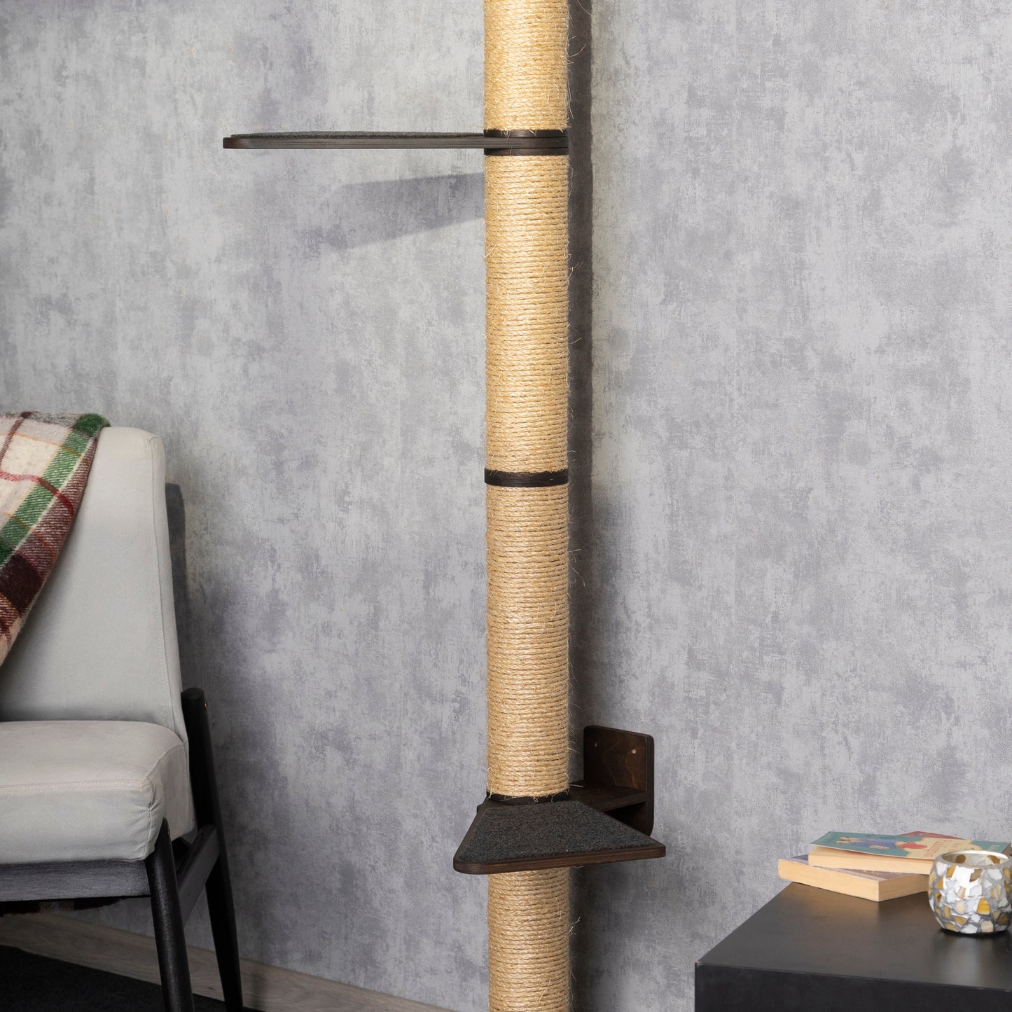 Stylish Cat Tree with Adjustable Shelves - Perfect for Playtime and Relaxation