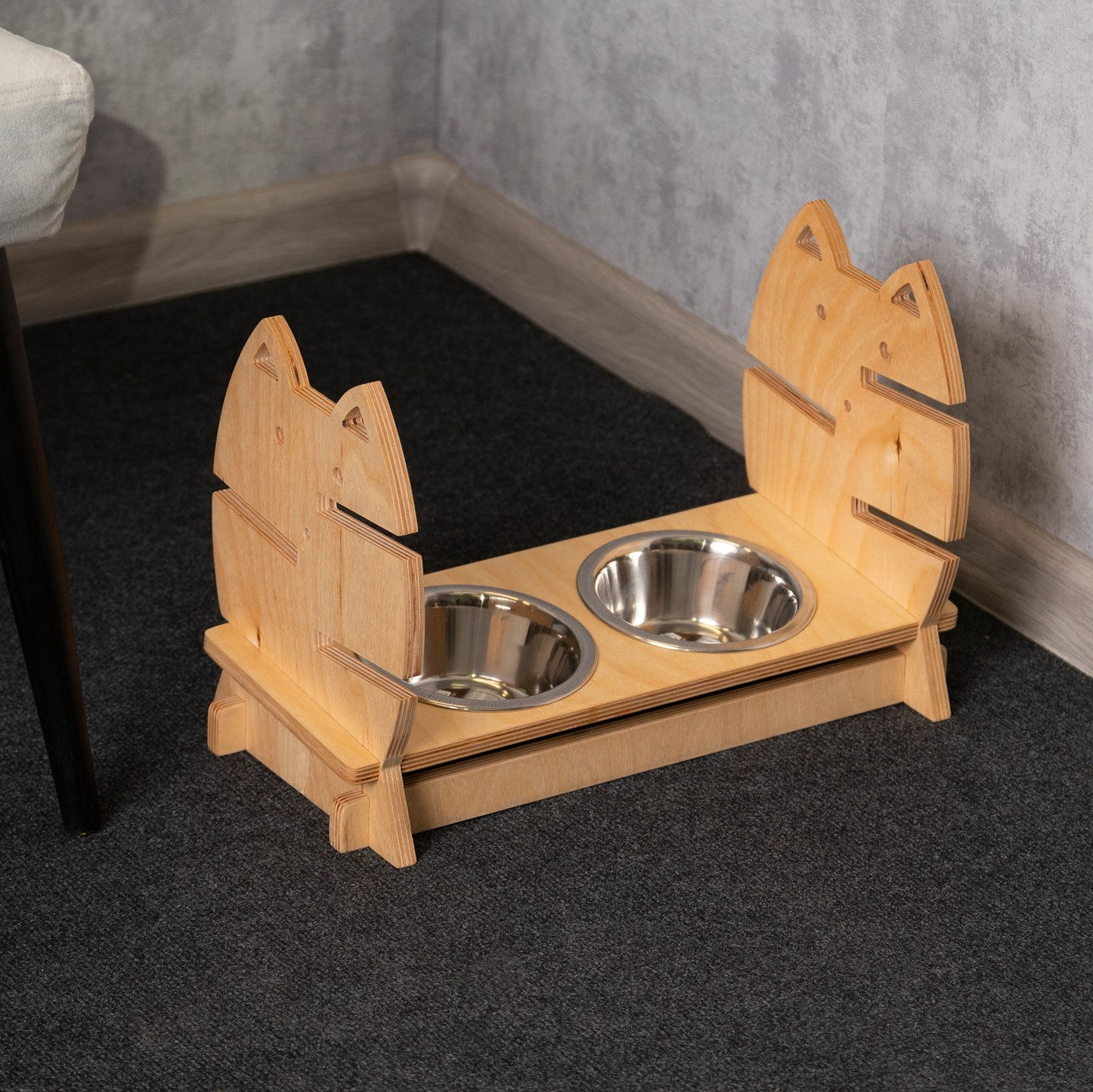 cat feeding station, color clear, right view