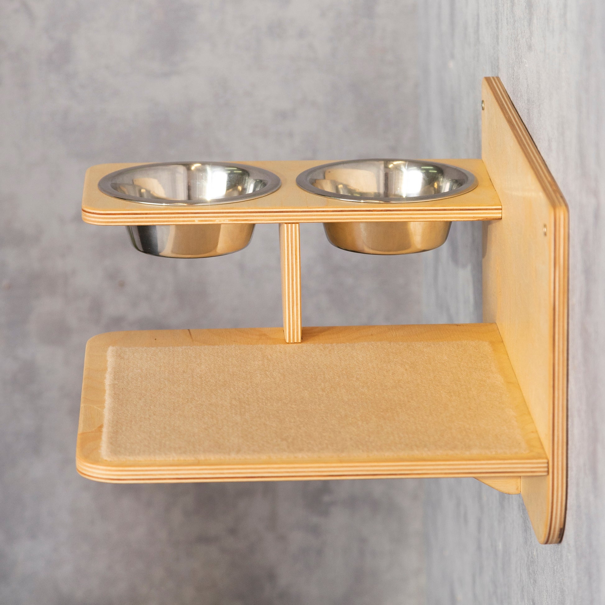cat feeder, color clear, side view